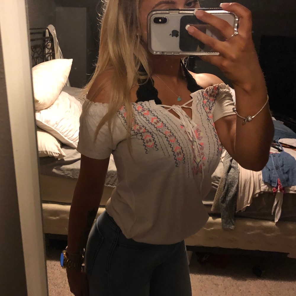 Beautiful embroidered off the shoulder blouse 👚